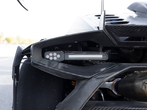 Used 2022 Lamborghini Huracan EVO RWD image 18