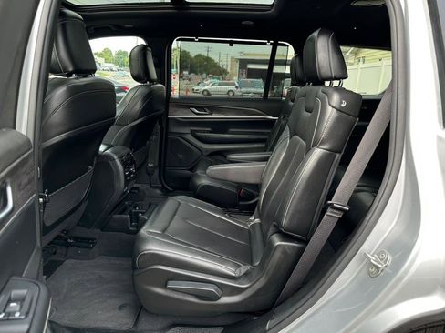 Used 2024 Jeep Grand Cherokee L Limited w/ Luxury Tech Group II image 18