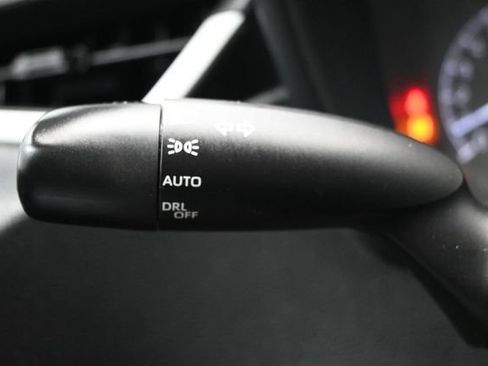 Used 2020 Toyota Corolla LE FWD image 17