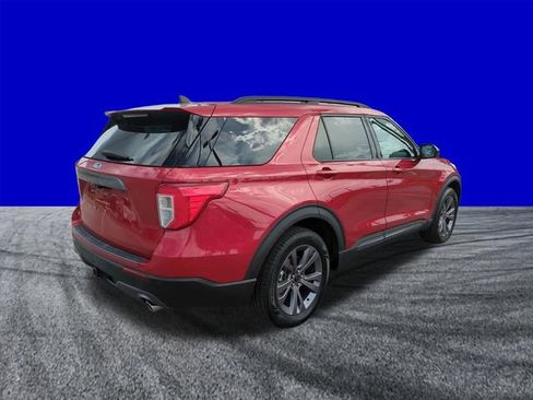 Used 2023 Ford Explorer XLT w/ Equipment Group 202A image 4