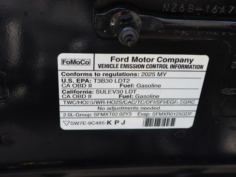 Used 2025 Ford Maverick Lobo AWD/4WD image 16