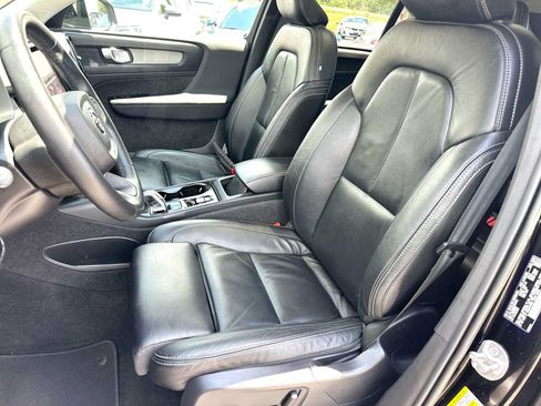 Used 2023 Volvo XC40 B5 Plus AWD/4WD image 17