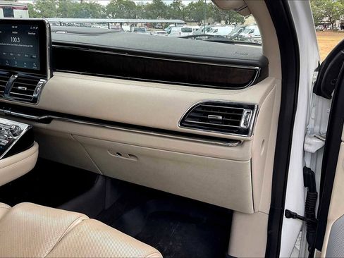 Used 2021 Lincoln Navigator Reserve w/ Luxury Package image 17