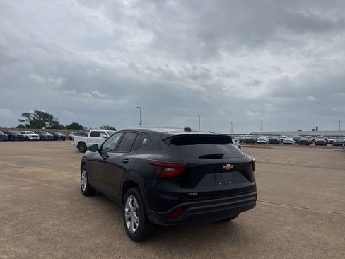 Used 2025 Chevrolet Trax LS image 15