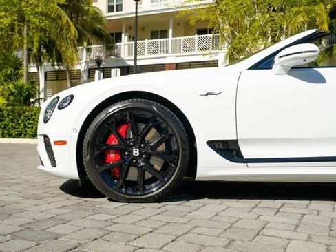 Used 2024 Bentley Continental GT Speed image 14