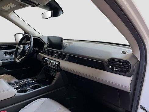 Used 2024 Honda Pilot Touring image 32