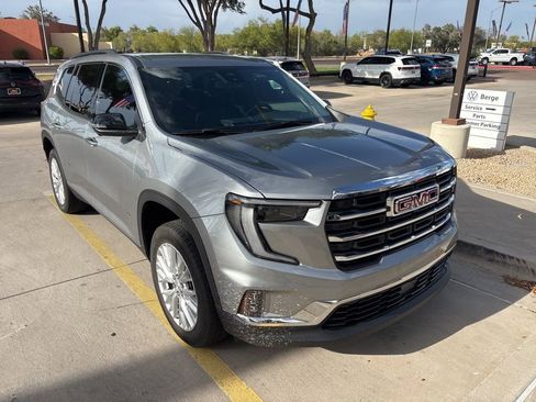 Used 2024 GMC Acadia Elevation FWD image 2