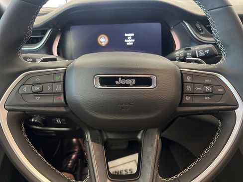 New 2025 Jeep Grand Cherokee Altitude image 8