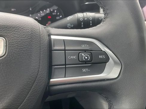 Used 2024 Jeep Compass Latitude image 19