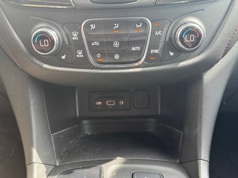 Used 2022 Chevrolet Equinox RS w/ RS Leather Package FWD image 31