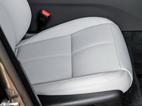 New 2026 Land Rover Range Rover Velar Dynamic SE image 28