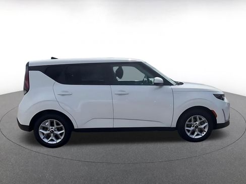 Used 2025 Kia Soul LX w/ LX Technology Package image 16