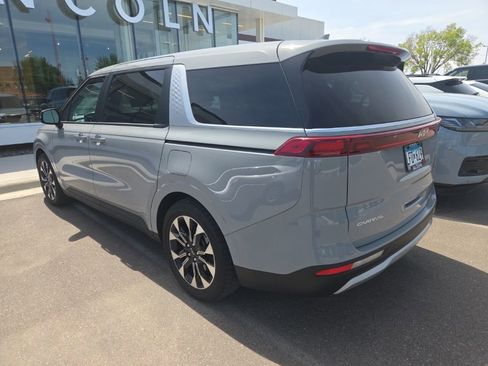 Used 2024 Kia Carnival EX FWD image 2