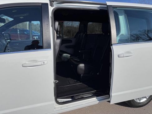 Used 2019 Dodge Grand Caravan SXT image 16