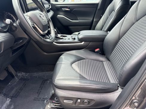 Used 2024 Toyota Highlander XSE AWD/4WD image 9