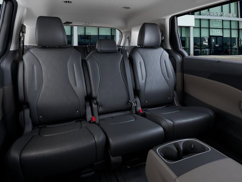 New 2026 Kia Carnival EX FWD image 17