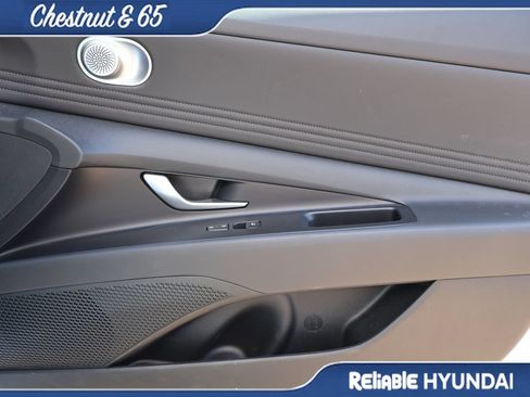 Used 2025 Hyundai Elantra Limited FWD image 9