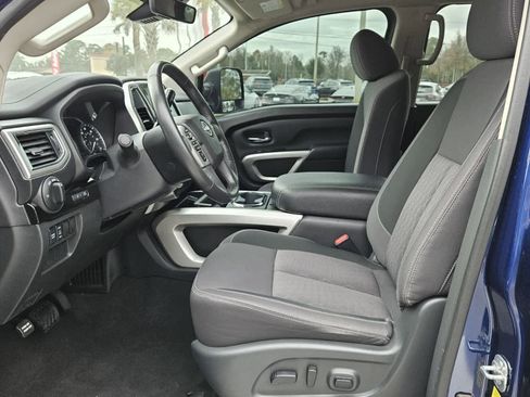 Used 2024 Nissan Titan SV w/ SV Convenience Package image 3