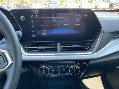 Used 2025 Chevrolet Trax LT w/ Sunroof Package FWD image 21