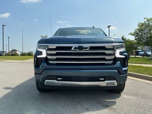 Used 2024 Chevrolet Silverado 1500 High Country w/ High Country Premium Package AWD/4WD image 8