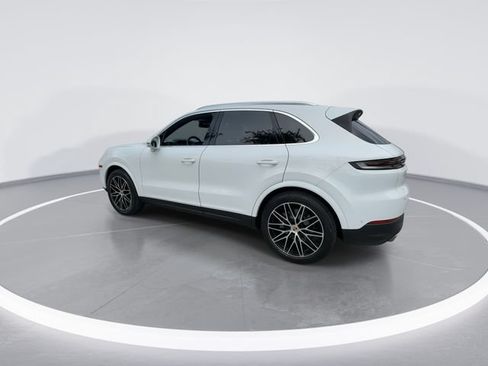 Used 2024 Porsche Cayenne AWD/4WD image 5
