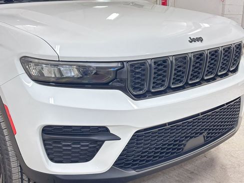 Certified 2023 Jeep Grand Cherokee Altitude image 15