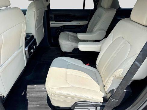 Used 2019 Ford Expedition Platinum AWD/4WD image 19