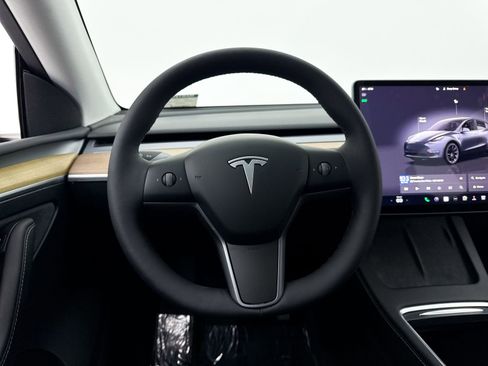 Used 2023 Tesla Model Y Long Range image 31