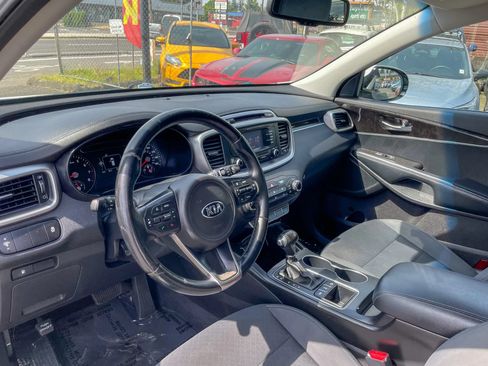Used 2016 Kia Sorento AWD w/ LX Convenience Package image 11