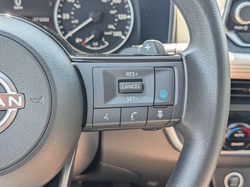 Used 2023 Nissan Rogue SV AWD/4WD image 30