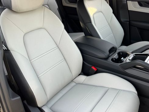 New 2026 Porsche Cayenne image 14