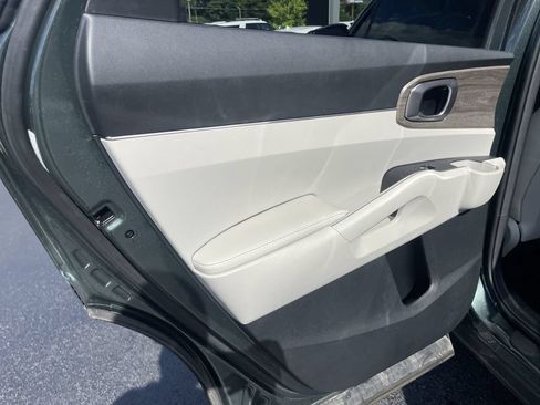 Certified 2022 Kia Sorento S w/ Panoramic Sunroof Package AWD/4WD image 24