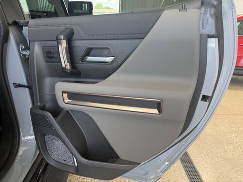 Used 2025 GMC Hummer EV 2X AWD/4WD image 43
