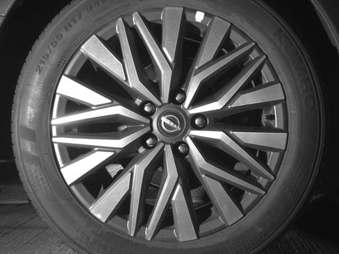 Used 2025 Nissan Altima 2.5 SV FWD image 15