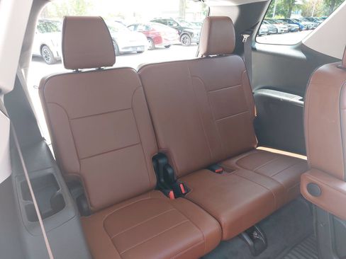 Used 2018 Chevrolet Traverse High Country AWD/4WD image 13