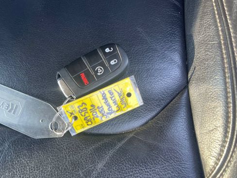 Used 2016 Jeep Renegade Limited FWD image 27