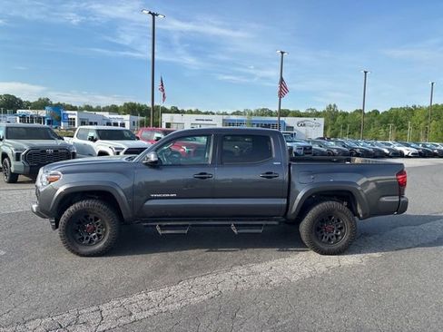 Used 2023 Toyota Tacoma SR5 w/ Technology Package image 5