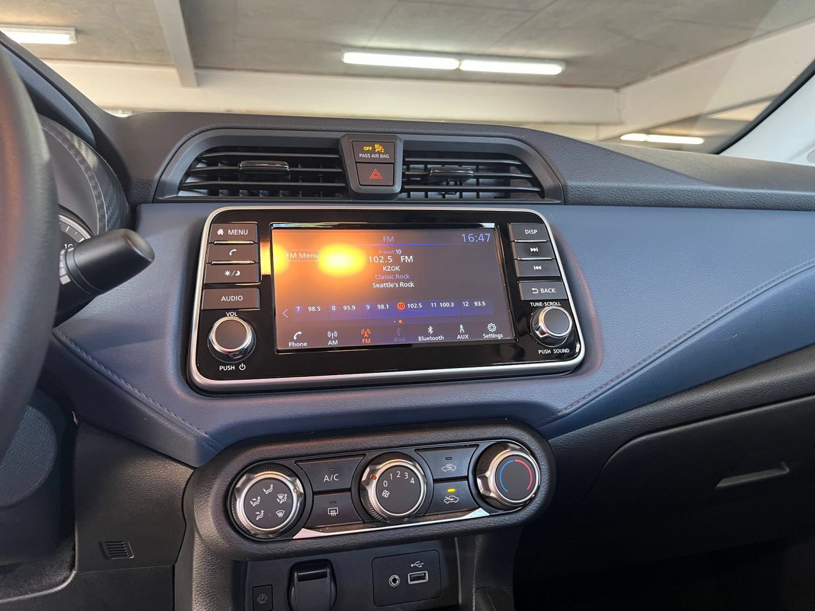 Used 2025 Nissan Versa SV FWD image 19