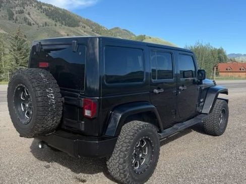 Used 2016 Jeep Wrangler Unlimited Sahara w/ Connectivity Group AWD/4WD image 5