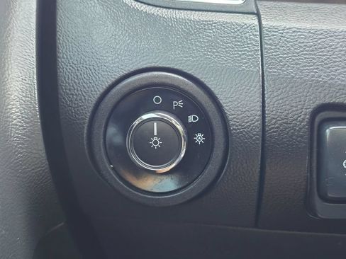 Used 2014 Ford Taurus Limited FWD image 28