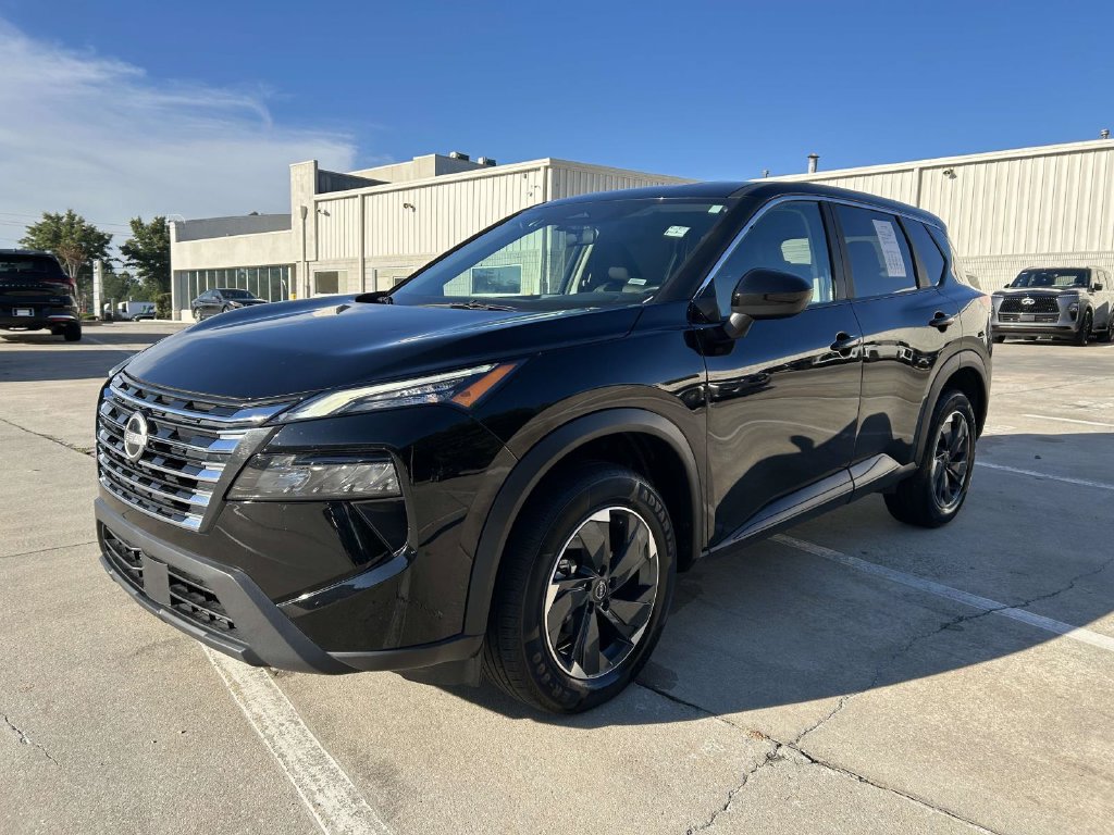 Used 2025 Nissan Rogue SV AWD/4WD image 4