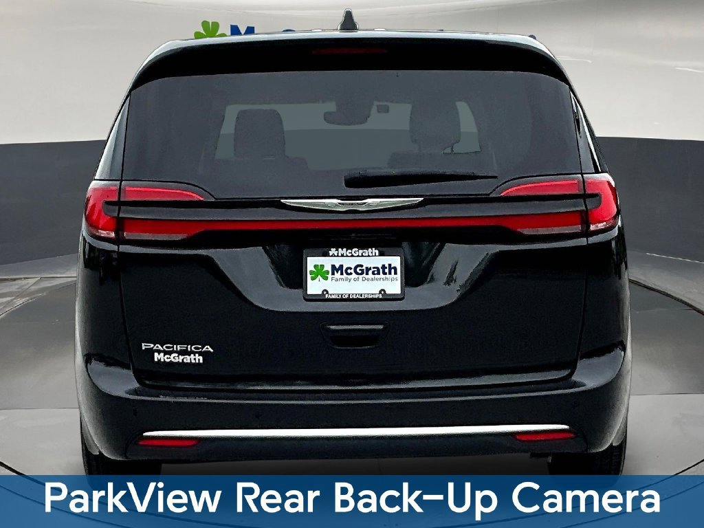 Used 2023 Chrysler Pacifica Touring-L FWD image 7