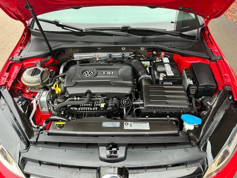 Used 2015 Volkswagen Golf S image 11