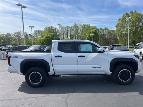 Used 2024 Toyota Tacoma TRD Off-Road AWD/4WD image 6