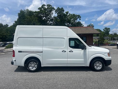 Used 2020 Nissan NV 2500 SV w/ Back Door Glass Package image 2