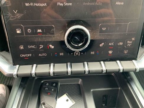 Used 2025 GMC Acadia AT4 image 29