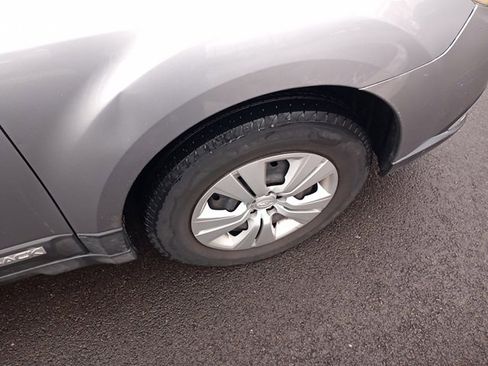 Used 2010 Subaru Outback 2.5i image 9