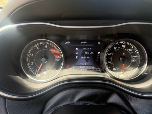 Used 2019 Jeep Cherokee Limited AWD/4WD image 11