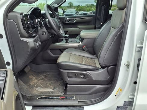 Used 2024 Chevrolet Silverado 1500 ZR2 w/ Technology Package image 25