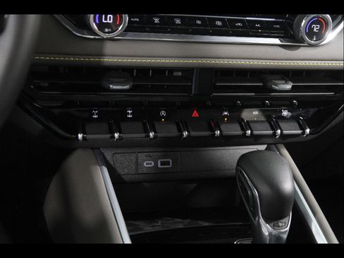 Used 2024 Chevrolet Colorado ZR2 AWD/4WD image 19